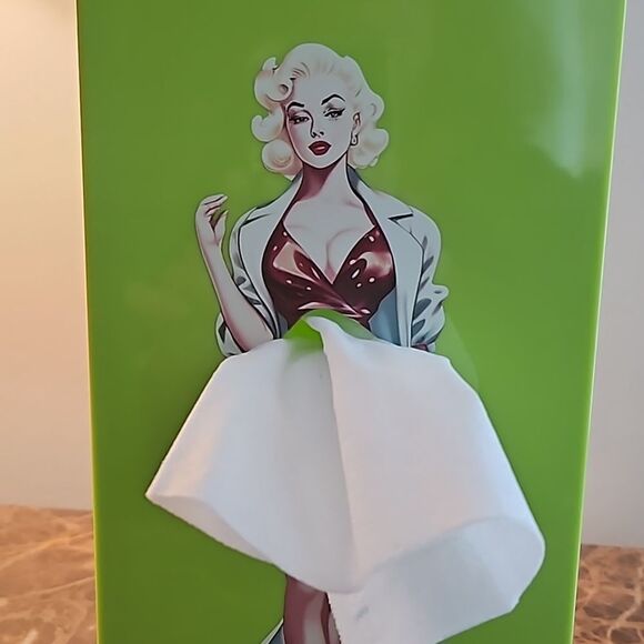 NWOT Tissue box with retro lady - Picture 2 of 6